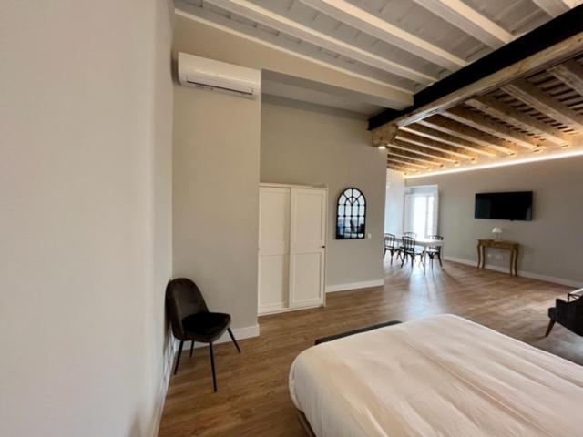 Ti1 Estiloso Loft 120M De La Catedral Tomas De Ibarra Street Sevilla Exterior foto